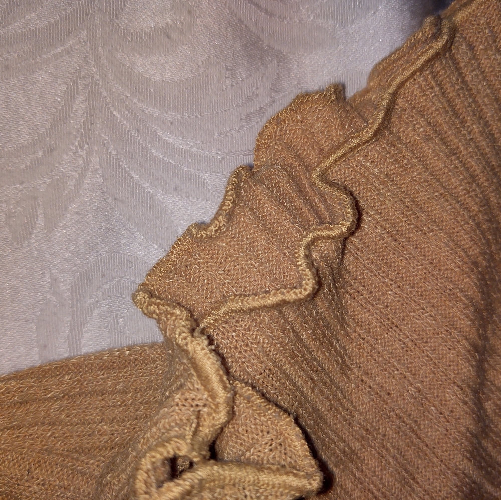 Yellow Ribbed Crop Top - Picture 3 of 3